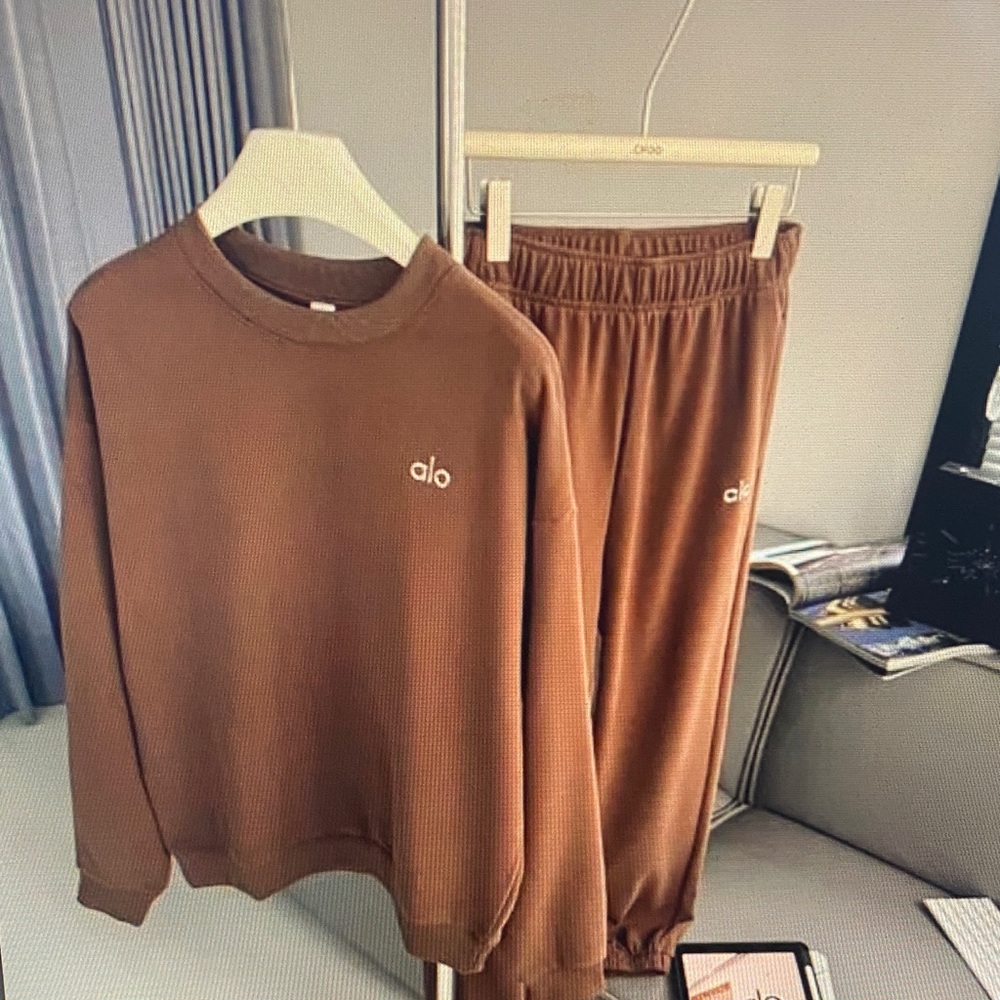 ALO Yoga Chocolate Brown Lounge Set